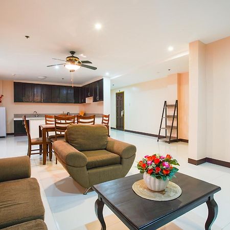 Oyo 236 Hotel Edmundo Pototan Luaran gambar