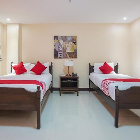 Oyo 236 Hotel Edmundo Pototan Luaran gambar