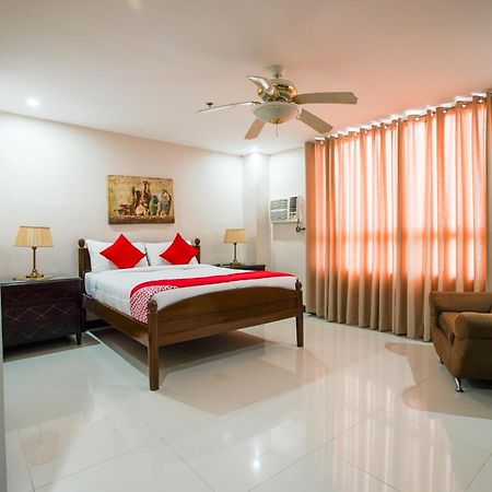 Oyo 236 Hotel Edmundo Pototan Luaran gambar