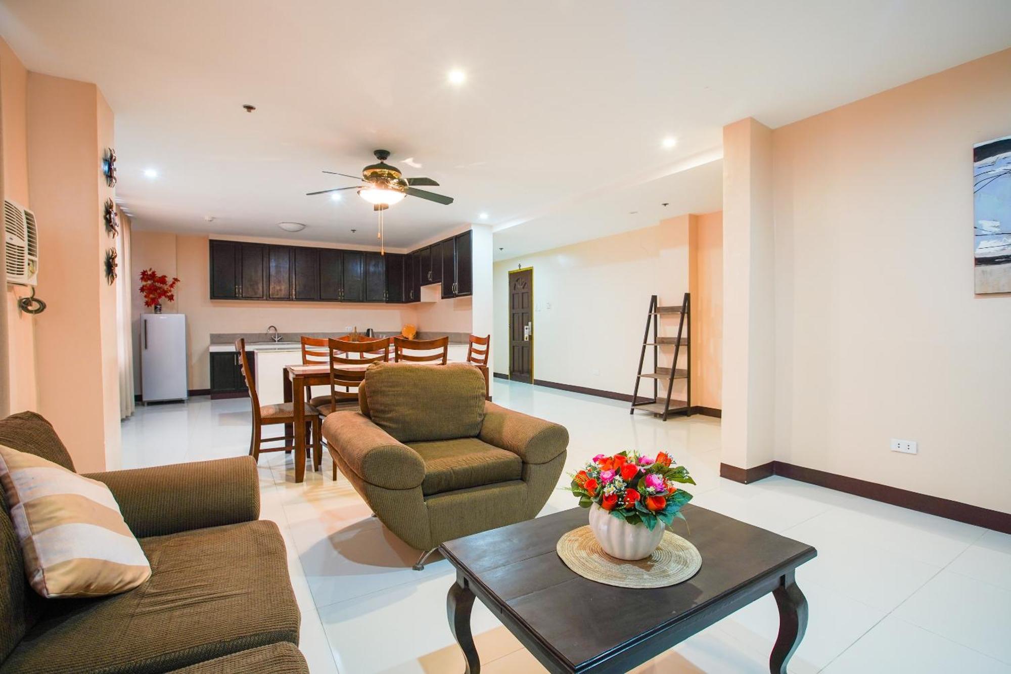 Oyo 236 Hotel Edmundo Pototan Luaran gambar