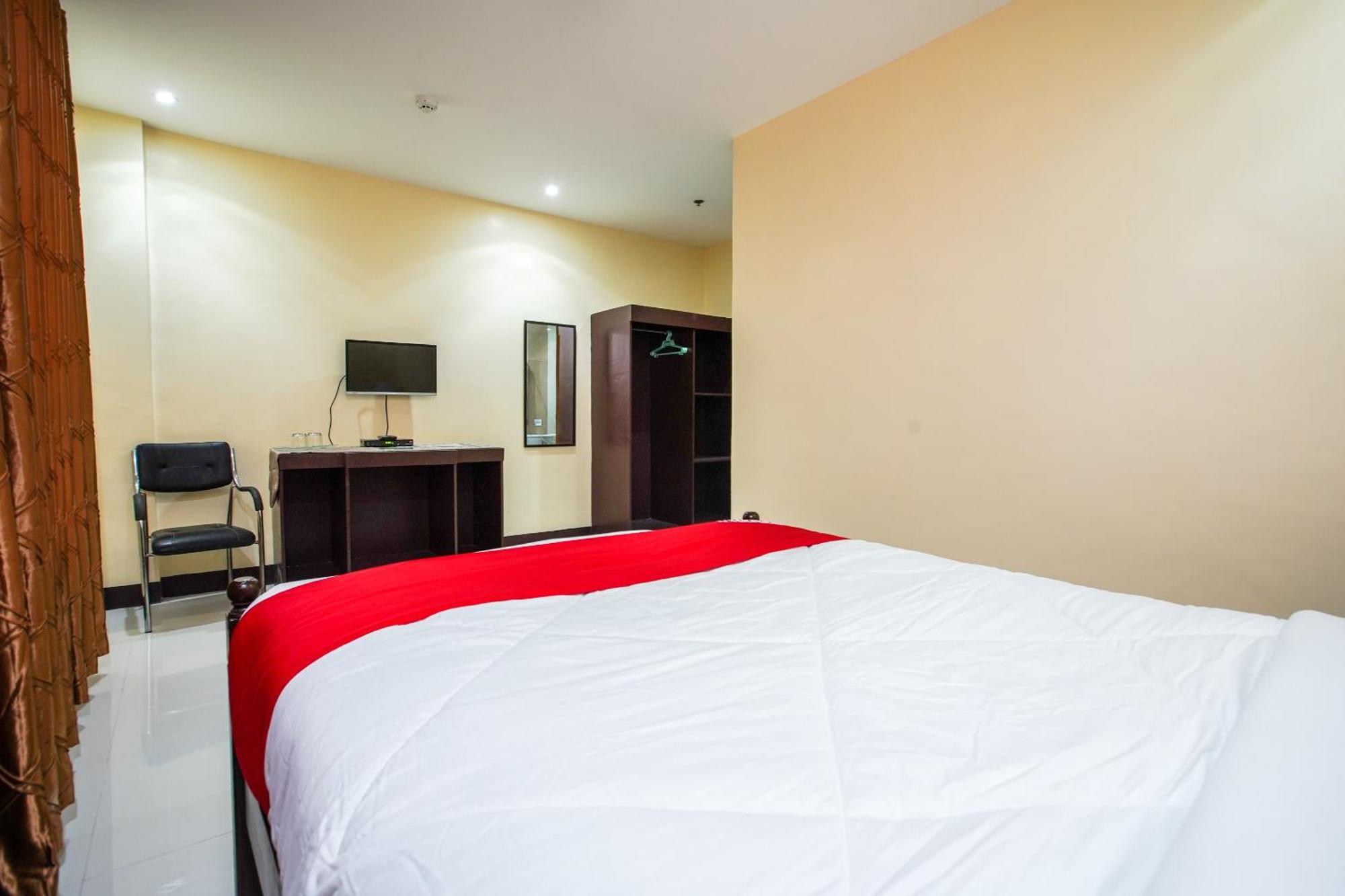 Oyo 236 Hotel Edmundo Pototan Luaran gambar