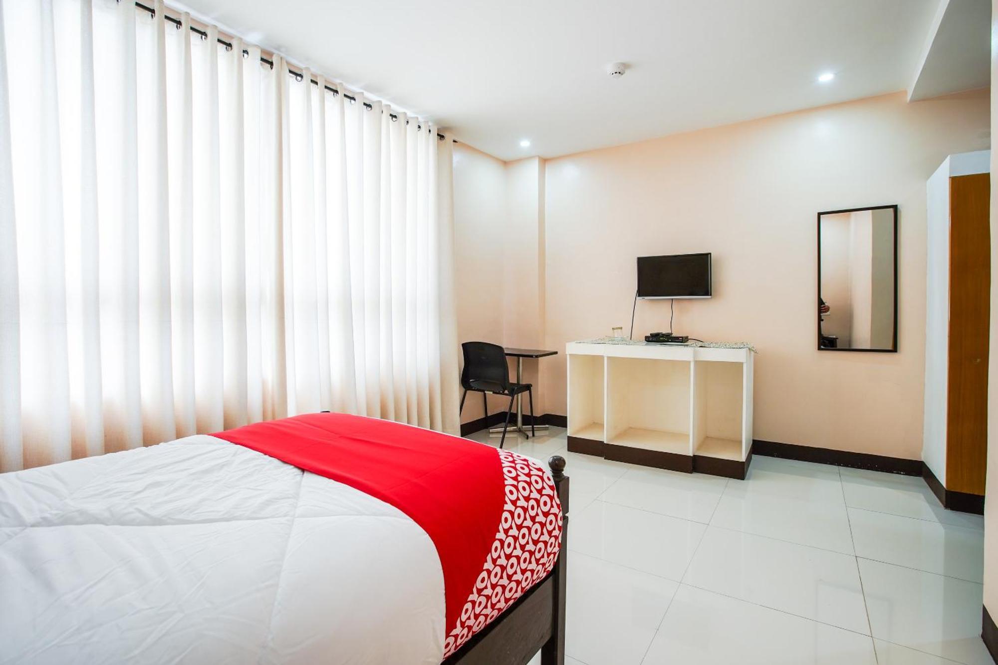 Oyo 236 Hotel Edmundo Pototan Luaran gambar