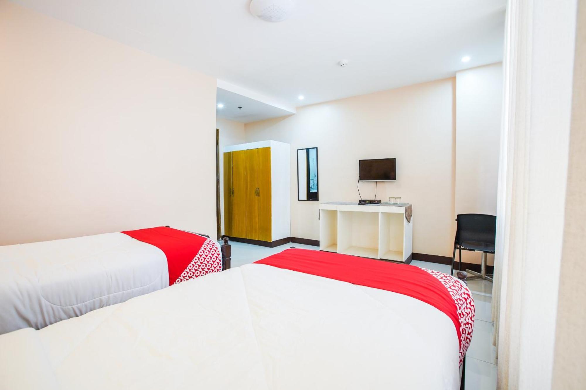 Oyo 236 Hotel Edmundo Pototan Luaran gambar