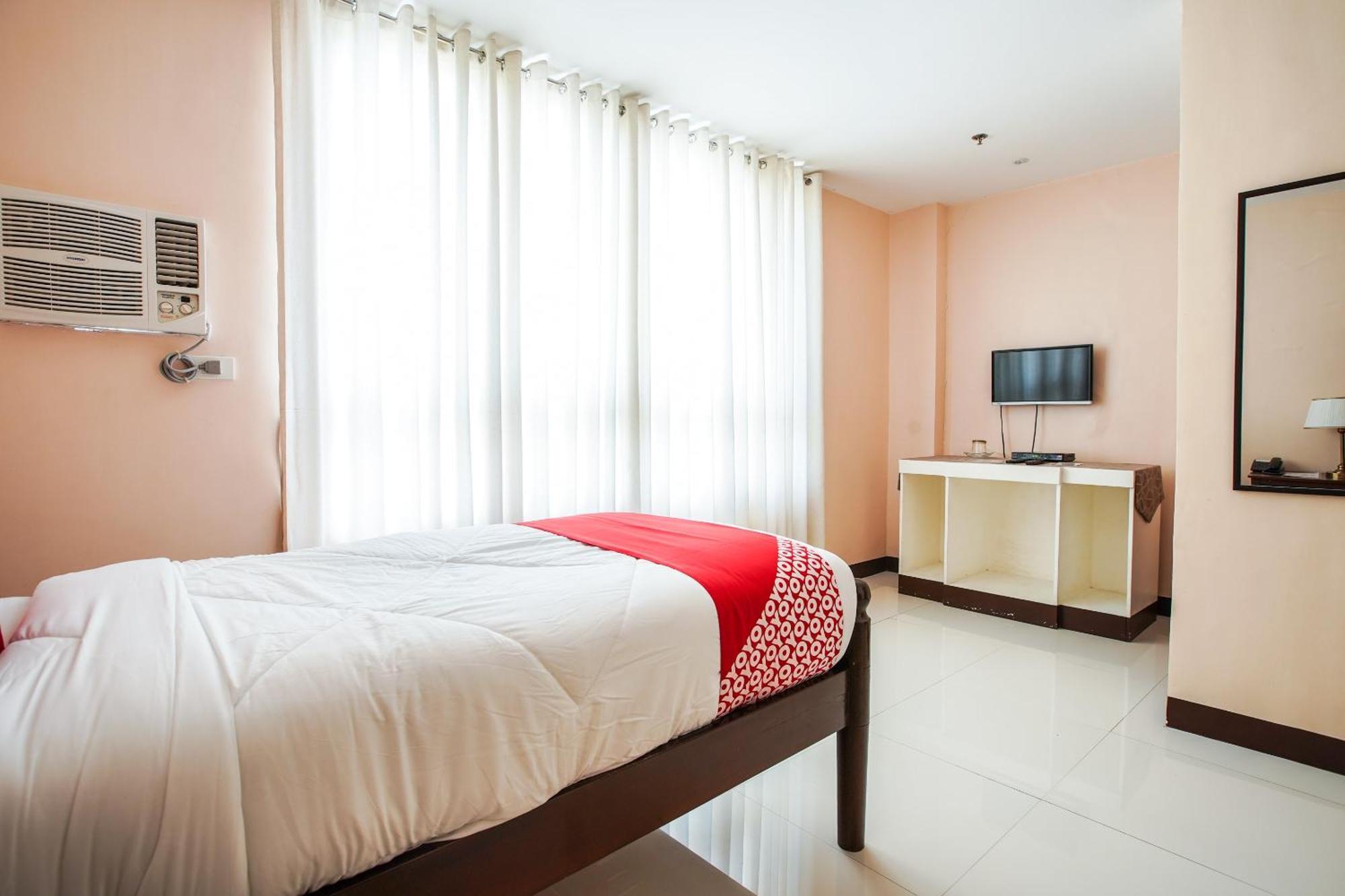 Oyo 236 Hotel Edmundo Pototan Luaran gambar