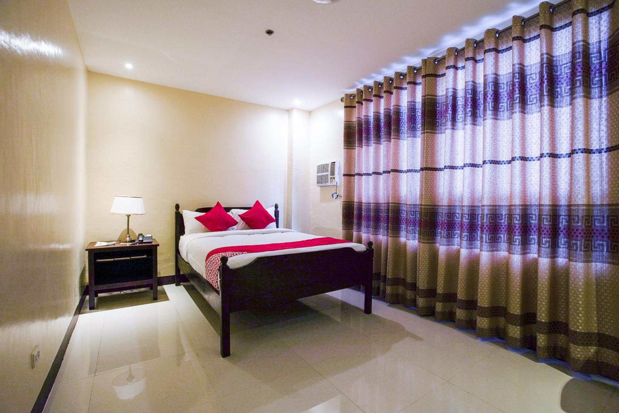 Oyo 236 Hotel Edmundo Pototan Luaran gambar