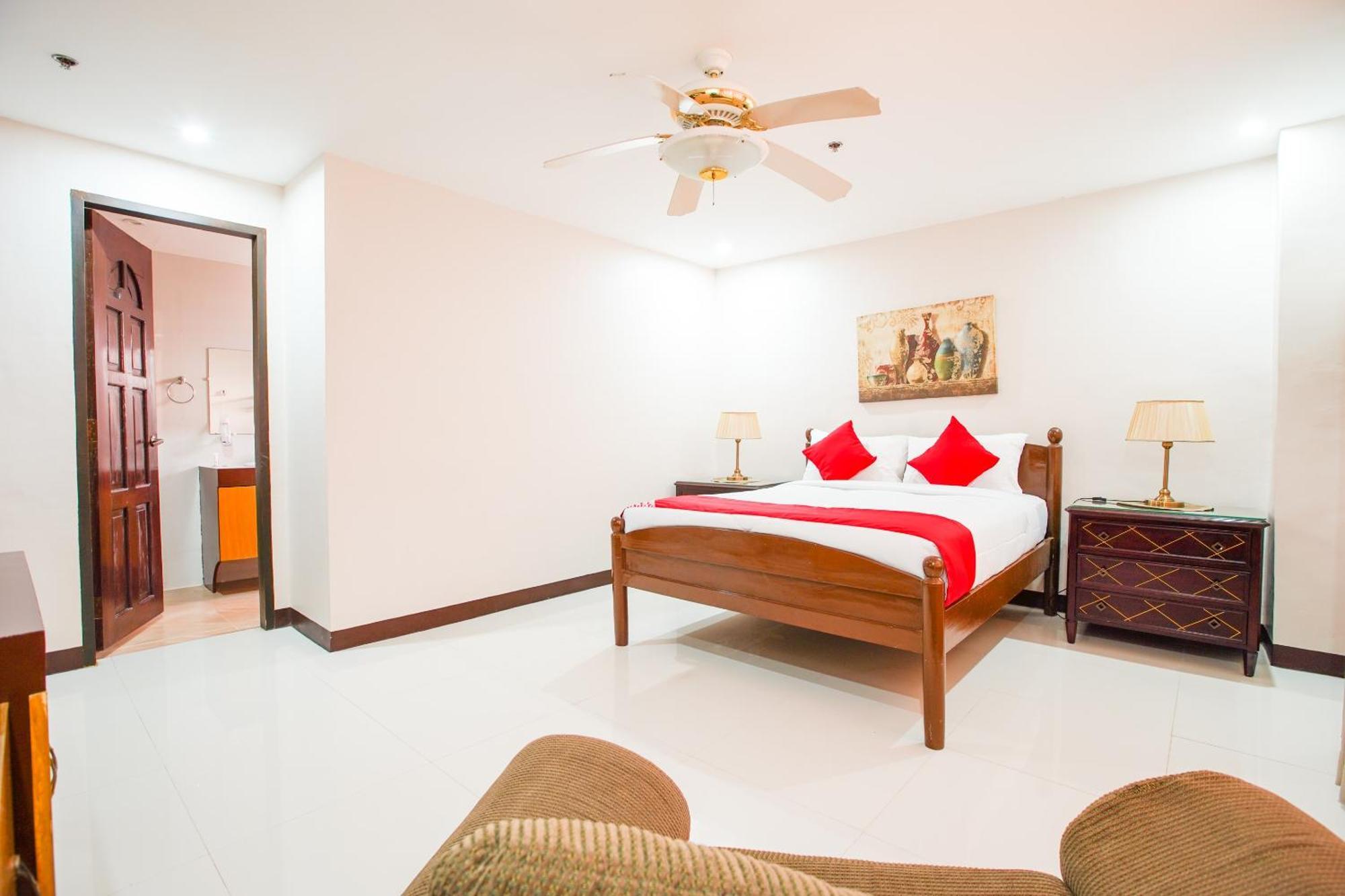 Oyo 236 Hotel Edmundo Pototan Luaran gambar