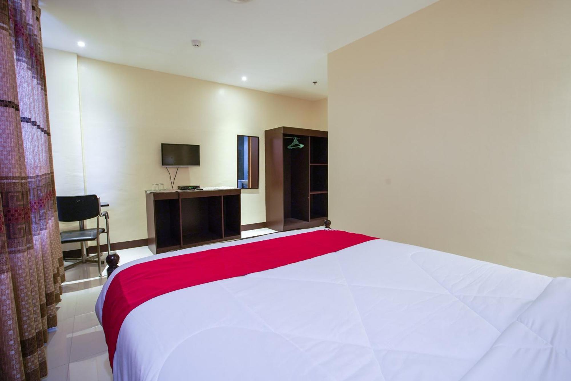 Oyo 236 Hotel Edmundo Pototan Luaran gambar