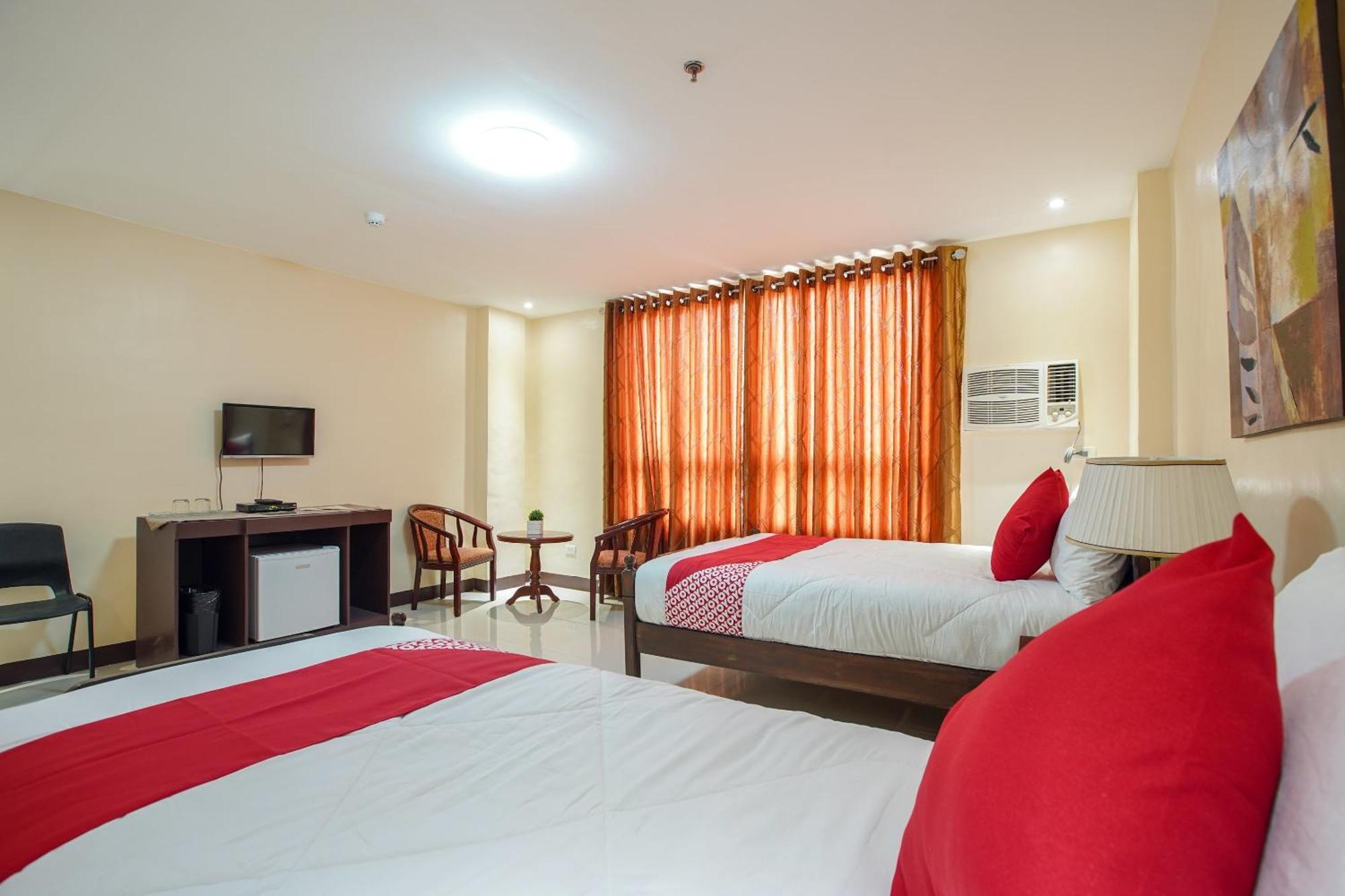Oyo 236 Hotel Edmundo Pototan Luaran gambar