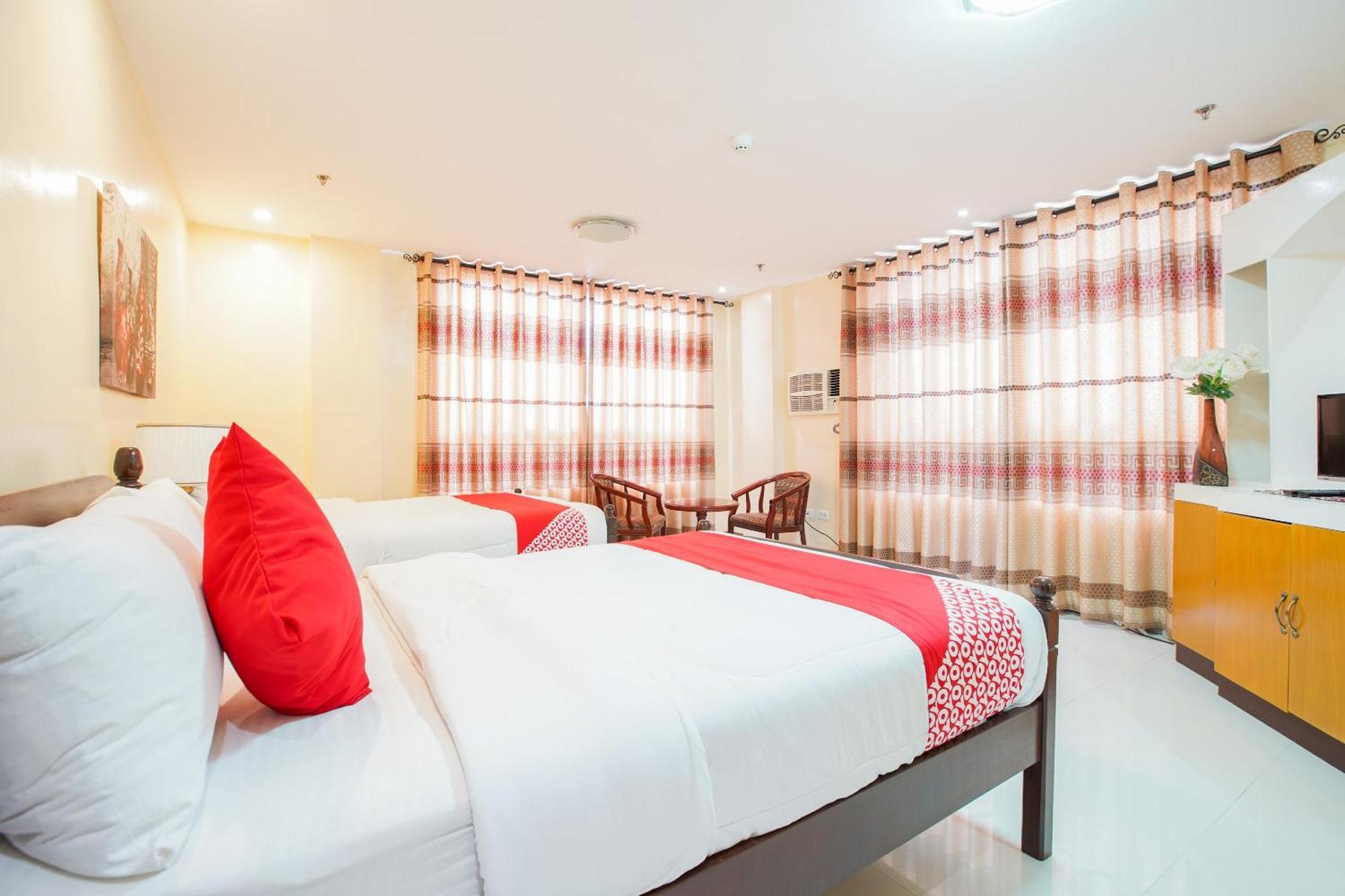 Oyo 236 Hotel Edmundo Pototan Luaran gambar